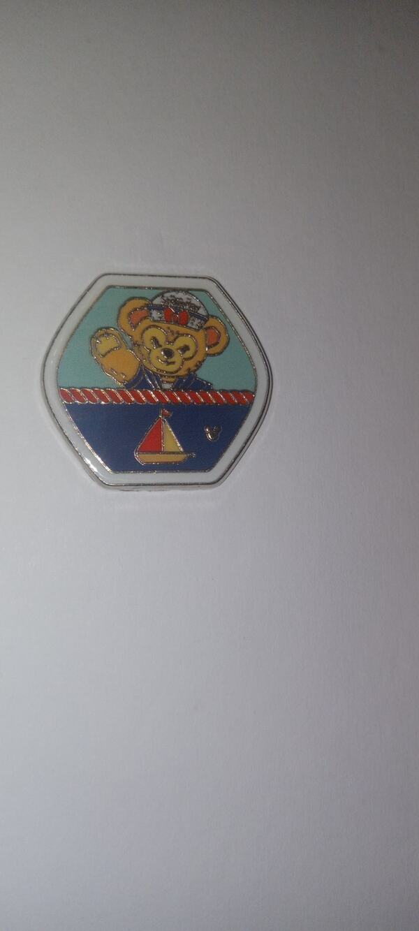 Disney Duffy the bear pin.